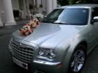 Chrysler 300c 2006 PROJEKT I WYKONANIE WIDCZNEJ NA ZDJ�CIU DEKORACJI Z 60 RӯOWYCH Rӯ VIOLETTA MALICKA artFOTOlubo�
